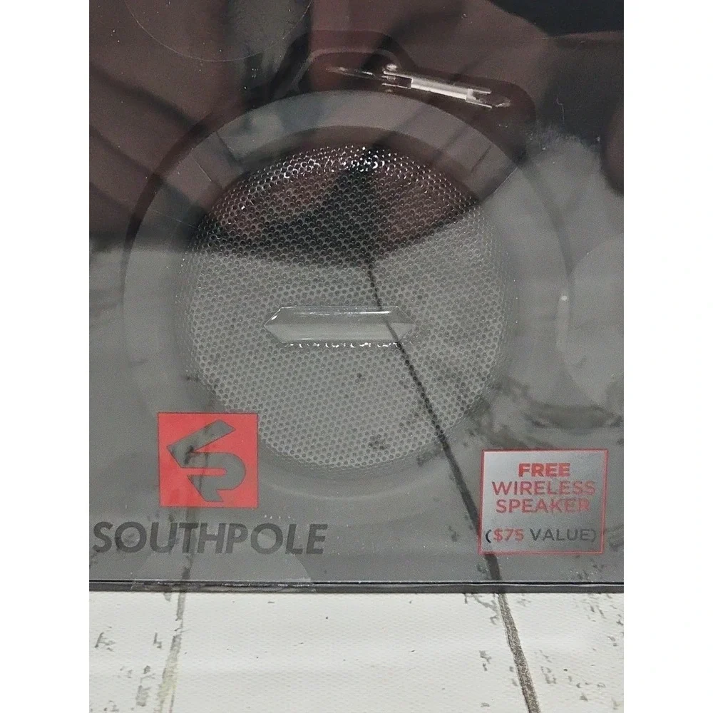 Southpole Men's Watch and Wireless Speaker Gift Set - Picture 5 of 11